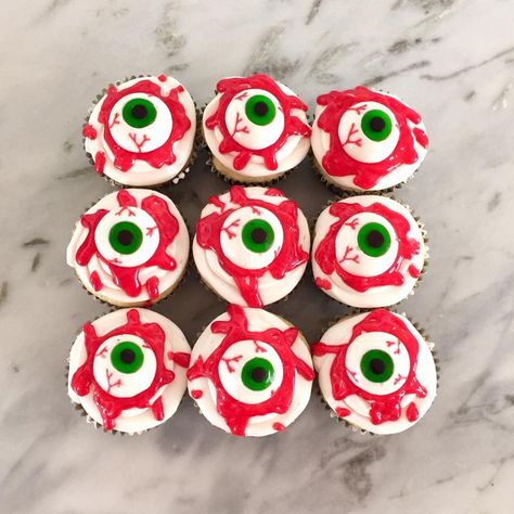 Eyeball cupcakes, goosebumps party, goosebumps cupcakes, easy Halloween cupcakes, Halloween party, boys party ideas, Halloween birthday ideas Halloween Birthday Ideas, Boys Party Ideas, Eyeball Cupcakes, Easy Halloween Cupcakes, Goosebumps Party, Spooky Cupcakes, Party Ideas Halloween, Cupcakes Halloween, Cupcakes Easy