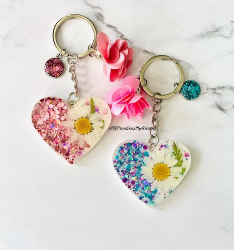 Custom Heart Keychain Heart Keychain Resin Heart Keychain - Etsy Heart Resin Keychain, Resin Heart Keychain, Resin Keyrings, Diy Resin Keychain, Diy Uv Resin, Pocket Heart, Diy Pocket, Glitter Keychain, Epoxy Crafts