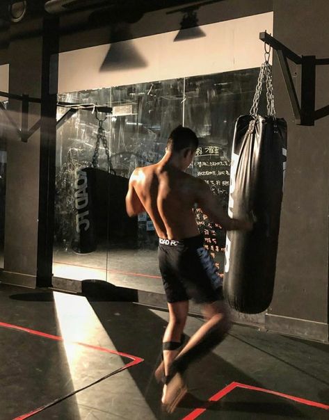 Boxer Aesthetic, Mma Gym, Twisted Series, Cora Reilly, Sports Boys, Aesthetic Boy, Chest Workout, Boxing Gloves, Muay Thai