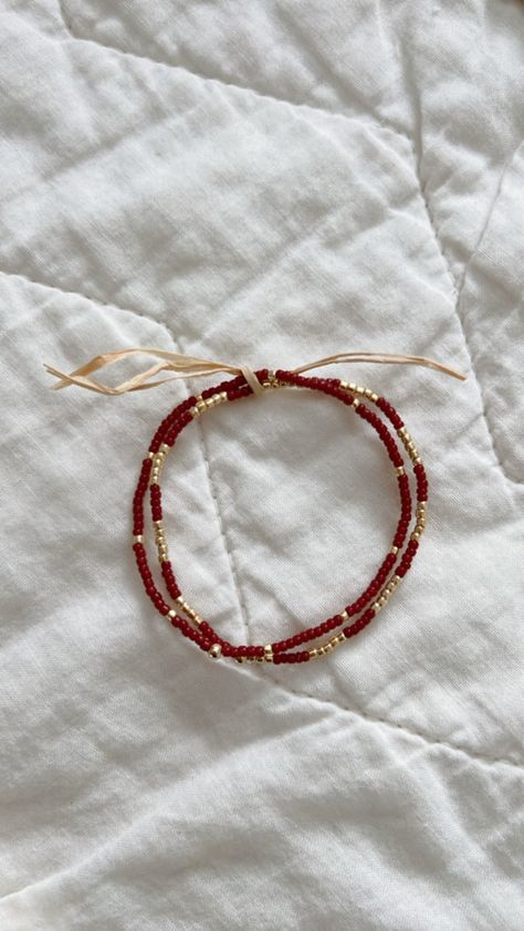 fsu bracelet garnet and gold Maroon Beaded Bracelet, Gold Seed Bead Bracelet, Red Seed Bead Bracelet, Diy Seed Bead Bracelet Ideas, Fall Seed Bead Jewelry, Seed Bead Patterns Bracelet, Christmas Friendship Bracelets, Tiny Beaded Bracelets, Seed Bead Bracelet Ideas