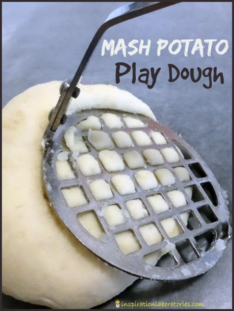 Mash Potato Play Dough - This two ingredient {technically} edible play dough is great for toddlers! Edible Play Dough, Edible Play Dough Recipe, Edible Playdough, Diy Playdough, Mash Potato, Fun Diy Craft Projects, Diy Edible, Best Edibles, Playdough Activities