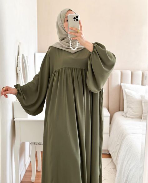 Muslimah Fashion Casual, Fashion Abaya, Islamic Fashion Dresses, Moslem Fashion, Hijab Collection, Mode Turban, Hijab Trends, Muslim Outfits Casual, Muslim Women Fashion