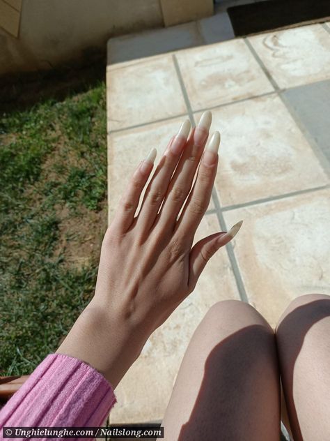 Long Finger Nails Natural, Long Slender Hands, Real Long Nails, Natural Stiletto Nails, Natural Nails Manicure, Nail Paint Shades, Long Natural Nails, Curved Nails, Nails Natural