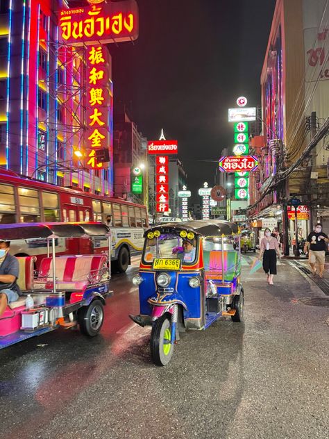 Bangkok Chinatown, Chinatown Bangkok, Bangkok Airport, Bangkok Skyline, Bangkok Street Food, Thai Milk Tea, Gap Year Travel, Japan Vibes, Bangkok Street