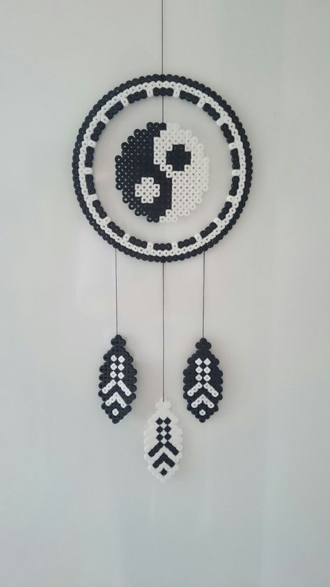 My version of a yin yang dreamcatcher Yin Yang Perler Beads, Perler Bead Dream Catcher Pattern, Melted Bead Suncatcher, Huichol Pattern, Hamma Beads Ideas, Easy Perler Bead Patterns, Melty Bead Patterns, Perler Bead Templates, Diy Perler Bead Crafts