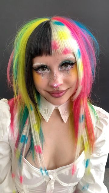 2024 Manifesting, Clown Hair, Hair Doo, Hair Color Crazy, Split Hair, Hair Stylies, Funky Hairstyles, Alternative Hair, Crazy Hair Days