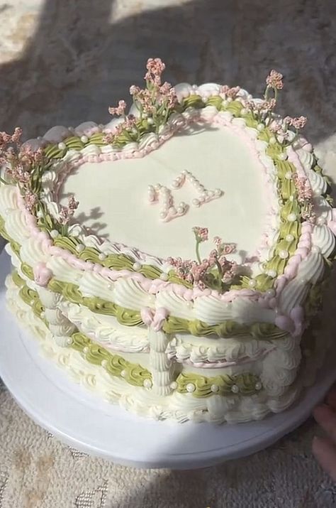 Fairycore Birthday Cake, Fairy Core Cake, Cottage Core Cake, Cottagecore Cake, Cake Recipes Easy, Fairy Birthday Cake, Easy Cakes, Vintage Birthday Cakes, Aesthetic Cake