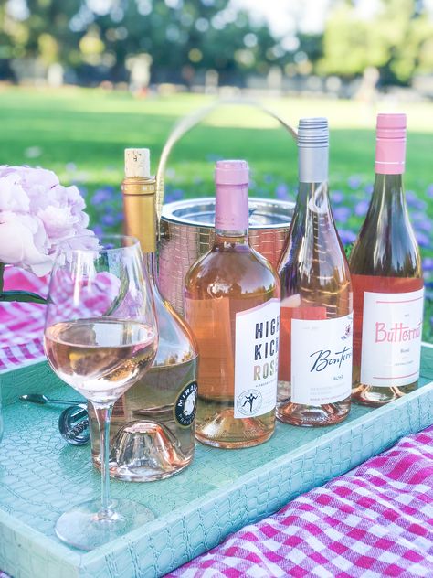 Best Rose Wine, White Wine Spritzer, Wine Cupcakes, Fruity Wine, Wine Recommendations, Fabulous Friday, Dry Wine, Wine Preserver, Pink Drink