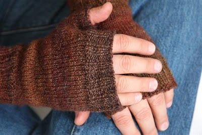 Man Paws Fingerless Mittens - I added cables along the back but really easy quick pattern Crochet Slippers Adult Free Pattern, Fingerless Mittens Knit, Fingerless Mittens Pattern, Knitting Gloves Pattern, Fingerless Gloves Knitted Pattern, Crochet Mittens Pattern, Diy Tricot, Paw Pattern, Gloves Pattern