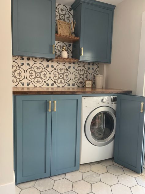 Laundry In Kitchen, Organization Laundry Room, Organization Laundry, Laundy Room, Hidden Laundry, Dream Laundry Room, Laundry Room Closet, Laundry Room Layouts, Laundry Room Renovation