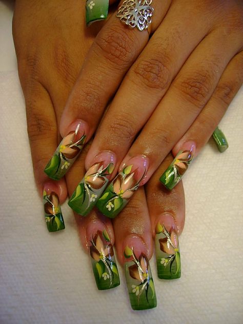 nail art , green Paisley Nails, Nail Art Green, Green Toe Nails, Nail Art Flower, Green Nail Art, Curved Nails, Fingernail Designs, Green Nail Designs, Long Nail Designs