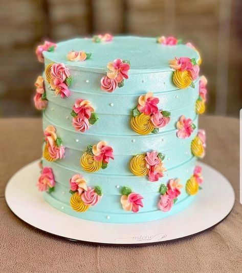 Cake Story, Birthday Cakes For Her, Buttercream Cake Decorating, Cupcake Cake Designs, Simple Cake Designs, Creative Cake Decorating, Easy Cake Decorating, Cake Decorating Designs, Pretty Birthday Cakes