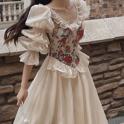 Pre order ~ Size : S , M , L , XL , XXL Color : As shown Dm us for further queries Fairy Princess Dress, Party Midi Dress, Lantern Sleeve Dress, Cottagecore Dress, Casual Evening, Womens Floral Dress, Floral Print Midi Dress, Vestidos Vintage, Midi Dress Party