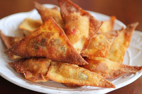 Crispy Southwestern wontons Stuffed Wontons, Wontons, Finger Food Appetizers, Party Food Appetizers, Fabulous Foods, Betty Crocker, Fried Food, Party Foods, Yummy Appetizers