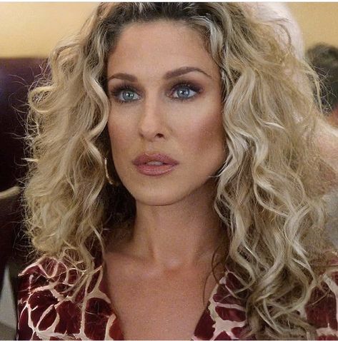 Sarah Jessica Parker Hair, Blonde Hair Blue Eyes Makeup, Carrie Bradshaw Hair, Blue Eyes Makeup, Sarah Jessica Parker Style, Makeup Celebrity, Carrie Bradshaw Outfits, Beauty Bible, Makeup Bridesmaid