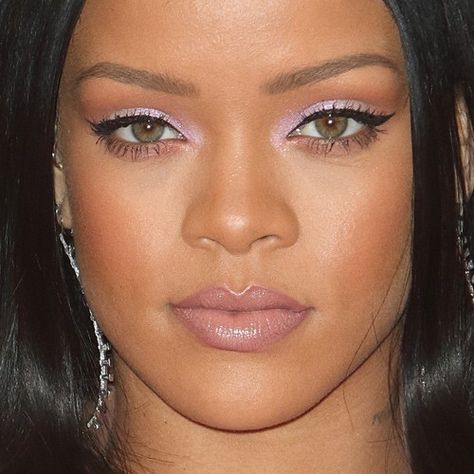 Rihanna's Makeup Photos & Products | Steal Her Style Rihanna Pink Makeup, Lavender Make Up Looks, Rihanna Make Up Looks, Make Up For Lilac Dress Eye Makeup, Rihanna Makeup 2000s, Rihanna Eye Makeup, Eyeshadow And Eyeliner Looks, Lavender Bridal Makeup, 90s Smokey Eye