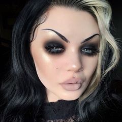 Nova (@vocallyshook) • Instagram photos and videos Glam Goth Makeup, Edgy Makeup Looks, Bold Makeup Looks, Alt Makeup, Alternative Makeup, Emo Makeup, Makeup Guide, Edgy Makeup, Bold Makeup