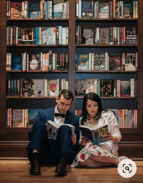 Bookstore Wedding Photos, Book Store Photoshoot Couple, Engagement Photos Books, Engagement Photos In Library, Creative Photoshoot Ideas Unique Engagement Shoots, Bookstore Photoshoot Couple, Bookstore Engagement Photos, Downtown Bookstore, Reading Photoshoot