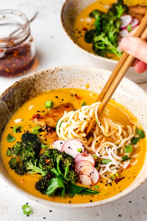 Vegan pumpkin ramen - Lazy Cat Kitchen Sweet Potato Ramen, Butternut Squash Ramen, Pumpkin Ramen, Vegetarian Noodle Soup, Pumpkin Noodles, Pegan Recipes, Vegetarian Ramen, Vegan Pumpkin Soup, Noodle Soups