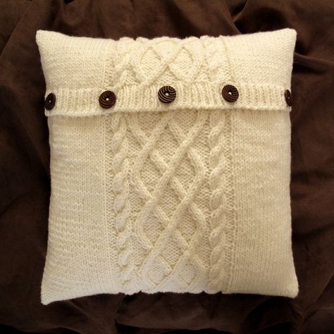 such a cozy sweater pillow Knitted Decor, Sweater Pillow, Diy Sweater, Recycled Sweaters, Old Sweater, Knit Pillow, Manta Crochet, Fall Pillows, Diy Pillows