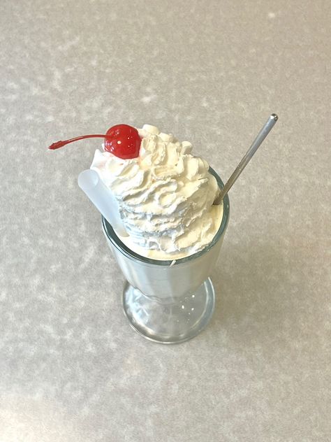 #milkshake #drink #aesthetic #food #cafe Vanilla Milkshake Aesthetic, Milkshake Aesthetic, Milkshake Drink, Drink Aesthetic, Food Cafe, Vanilla Milkshake, Summer Mood, Milkshakes, Yummy Foods