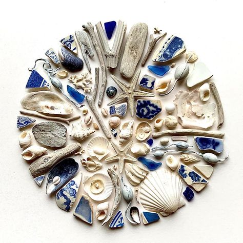 Seashell Art Diy, Shell Artwork, Blue And White Pottery, Deco Marine, Sea Glass Art Projects, Isle Of Mull, Art Coquillage, Seashell Wall Art, Necklace Shell