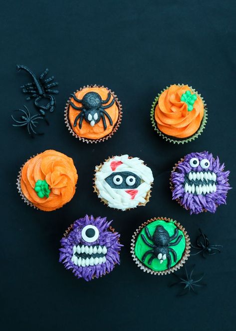 Halloween Cupcake Designs, Halloween Cupcake Design, Mummy Cupcakes, Halloween Cupcakes Decoration, Cupcake Recipes For Kids, Scary Spider, Spider Cupcakes, Halloween Cake Decorating, Cute Pumpkins