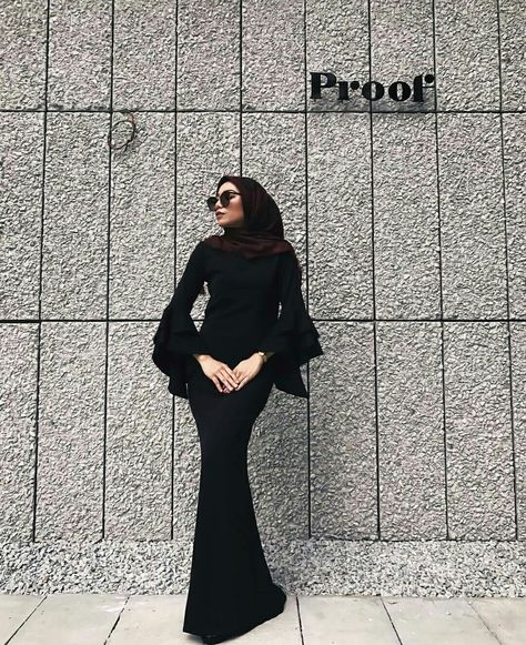 Rafidaaaaaaaah Hijab Gown, Hijab Dress Party, Kebaya Dress, Muslim Style, Muslim Women Fashion, Hijabi Style, Elegant Dresses Classy, Hijabi Fashion, Hijab Dress