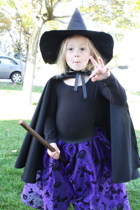 Witch Cape Costume, Witch Cape Pattern, Diy Witch Cloak, Witch Cape Diy, Cape Pattern Free, No Sew Cape, Witch Cape, Diy Cape, Girls Cape