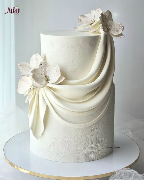 Cakes For Weddings Ideas, 25 Cake Ideas, Wedding Cake With Macarons, White Birthday Cake Ideas, Wedding Cake Fondant, Cake For Wedding, Elegant Cake Design, Wedding Cake Art, Wedding Cake Design