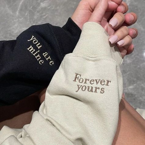 Matching Hoodies For Couples, Look 80s, You Are My Moon, Matching Hoodies, Bf Gifts, Cute Couple Gifts, Creative Gifts For Boyfriend, Cute Couple Outfits