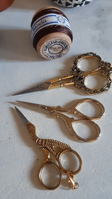 Vintage Scissors Aesthetic, Vintage Items Aesthetic, Aesthetic Scissors, Scissors Aesthetic, Pretty Scissors, Fancy Scissors, Scissors Art, Scissors Design, Gold Scissors