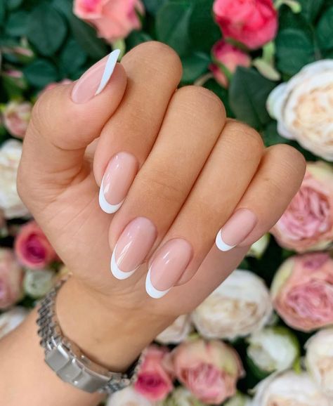 26 Awesome French Manicure Designs - Hottest French Manicure Ideas Classic Nail Designs, French Manicure Designs, French Manicure Nails, Nagel Tips, French Nail Designs, Classic Nails, Manicures Designs, Bridal Nails, Nail Designs Spring