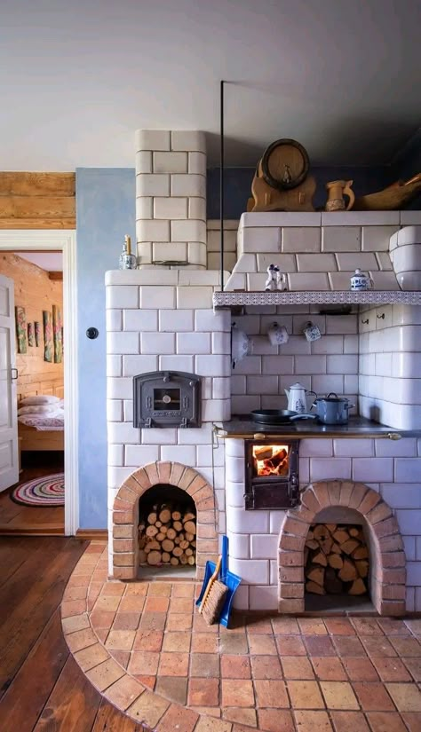 Kitchen Ideas Remodeling, Smart Tiles, Backyard Fireplace, Brick Oven, Remodeling Kitchen, Kitchen Fireplace, Home Fireplace, Tiny House Cabin, Cabins And Cottages