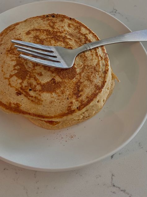 #pancakes #aesthetic #breakfast #oats #healthy #food #healthyfood #cinnamon Pancake Aesthetic, Pancakes Aesthetic, Oat Flour Pancakes, Breakfast Oats, Aesthetic Breakfast, No Flour Pancakes, Flour Pancakes, Oat Pancakes, Oat Flour