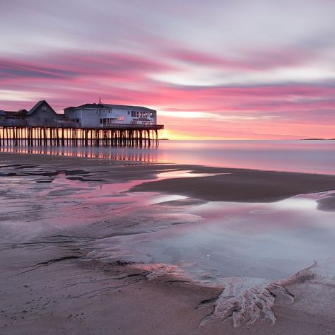 Pretty pink sunrise at Old Orchard Beach, Maine. Old Orchard Beach Maine, Pink Sunrise, Maine Photography, Maine Beaches, Northern Maine, Old Orchard Beach, Maine Vacation, Old Orchard, Coastal Towns