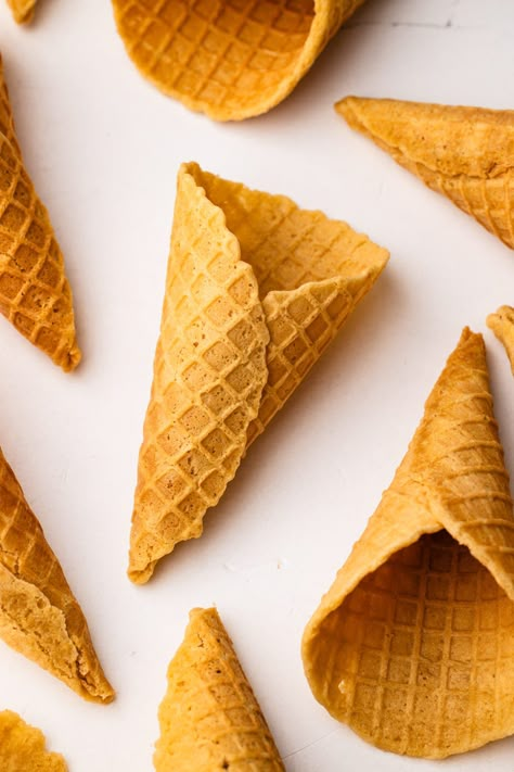 Create crispy golden waffle cones at home that add a touch of magic to your ice cream. Waffle Cone Recipe With Waffle Iron, How To Make Waffle, Waffle Cone Maker, Waffle Cone Recipe, Object References, Happy Ice, Ice Cream Waffle Cone, Cone Ice Cream, Food Blender