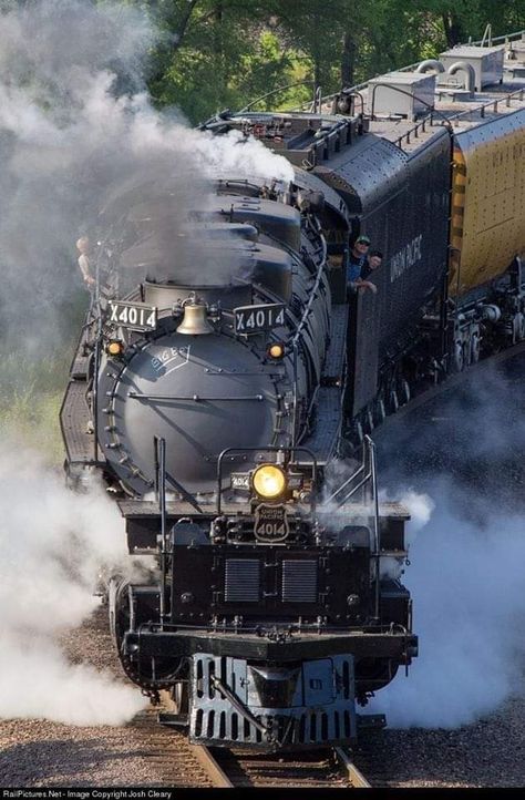 Union Pacific Train, Steam Trains Photography, Big Boy 4014, Old Steam Train, Saint Paul Minnesota, Steam Engine Trains, Scenic Railroads, Railroad Pictures, Union Pacific Railroad