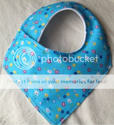 Stitch 'n' Ting: Refashion - Boring Baby Bib to Funky Bandana Dribble Bib Bandana Bib Pattern Free, Bandana Bib Pattern, Baby Bibs Patterns, Sewing Machine Needle, Sew Over It, Bib Pattern, Sewing For Baby, Baby Bandana Bibs, Breastfed Baby