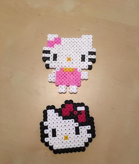 Hello kitty Hello Kitty Melty Beads, Aqua Beads Hello Kitty, Hello Kitty And Friends Perler Beads, 3d Perler Bead Patterns Hello Kitty, 3d Hello Kitty Perler Beads, Hamma Beads Ideas, Easy Perler Beads Ideas, Easy Pixel Art, Hello Kit