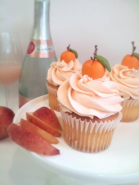 Boozy Cakes, Oreo Ideas, Boozy Baking, Peach Cupcakes, Bakery Sweets, Boozy Cupcakes, Italian Meringue, Boozy Desserts, Peach Desserts