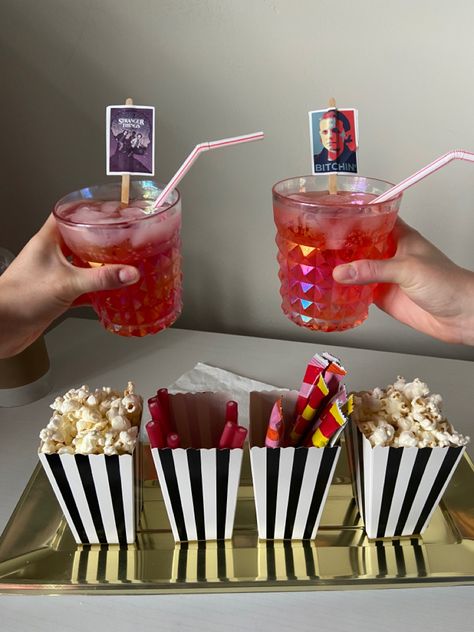 Stranger Things Snacks Ideas, Stranger Things Party Snacks, Stranger Things Snacks, Stranger Things Marathon, Stranger Things Party, Birthday Sleepover, Sleepover Birthday, Party Food Themes, Sleepover Birthday Parties