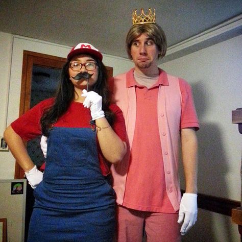 Peach looks a little unsure of Mario here. Customes Halloween, Switch Outfits, Bender Costume, Best Halloween Costumes For Women, Mario Bros Costume, Super Mario Costumes, Matching Costume, Peach Costume, Mario Costume