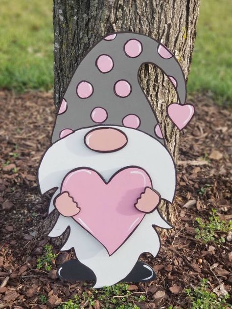 Painted Gnomes, Gnome Door Hanger, Valentine Wood Crafts, Valentines Door, Gnome Art, Valentines Bricolage, Gnome Paint, Valentines Door Hanger, Wood Yard Art