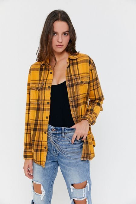 BDG High-Waisted Mom Jean – Light Wash | Urban Outfitters Clothing Genres, Yellow Flannel Outfit, Plaid Flannel Outfit, Yellow Flannel Shirt, Flannel Outfits Summer, Cute Flannel Outfits, Flannel Outfits Fall, Flannel Shirt Outfit, Neo Grunge