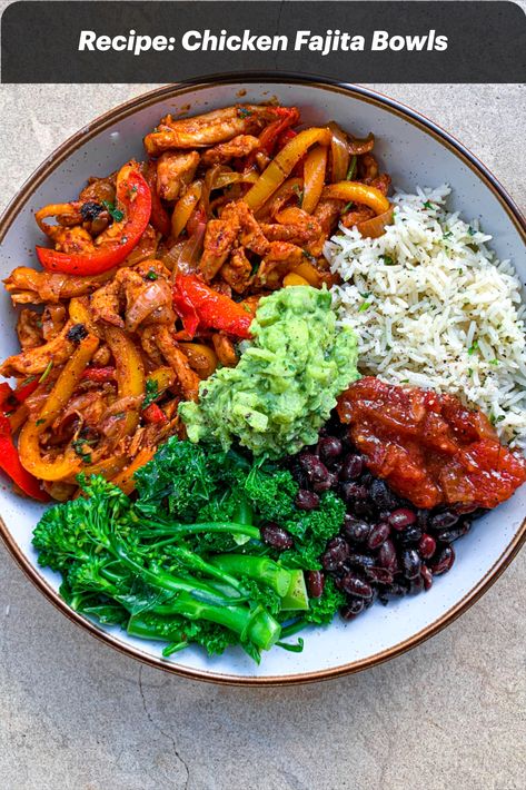 This tasty, healthy lunch bowl is packed with juicy chicken strips, seasoned veggies, coriander lime rice, guacamole and other yummy toppings. It’s easy to make, is loaded with feel-good ingredients and is perfect for meal prepping. And most importantly, it is absolutely delicious! Proof that you can eat healthily without sacrificing on flavour. Potato Bowls, Chicken Fajita Bowl, Lime Rice Recipes, Sweet Chilli Chicken, Sweet Potato Bowls, Fajita Bowls, Seasoned Veggies, Lime Rice, Chicken Sweet Potato