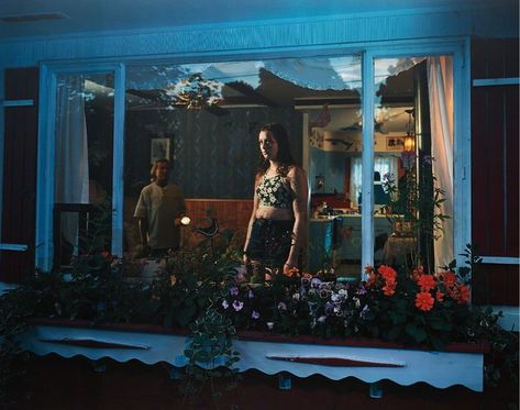 Famous Contemporary Photographers - Gregory Crewdson Gregory Crewdson, Window Photography, Narrative Photography, Tableaux Vivants, American Photography, Twilight Photos, Anja Rubik, History Of Photography, Rubik's Cube