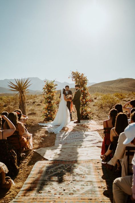 Vintage Rug Isle Wedding, Desert Wedding Aisle, Rug Aisle Wedding, Rug Wedding Aisle, Cactus Joes Wedding, Desert Wedding Arch Ideas, Desert Wedding Arch, Outdoor Desert Wedding, Desert Wedding Ceremony