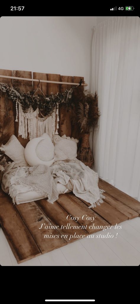 Indoor Photo Studio Ideas, Cloth Photography Ideas Backgrounds, Camper Photography Studio, Boho Room Photoshoot, Boho Mini Photoshoot, Photography Boho Studio, Photography Studio Seating Area, Boho Photo Studio Decor, Indoor Photography Studio Setup