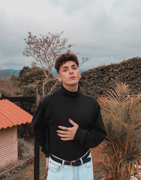 outfit aesthetic vintage boy E Boy Aesthetic Outfit, Kam Jurado, Outfit Aesthetic Vintage, Photo Ideas Aesthetic, Fit Aesthetic, Vintage Boy, Fits Aesthetic, Fashion Vocabulary, Men Photography